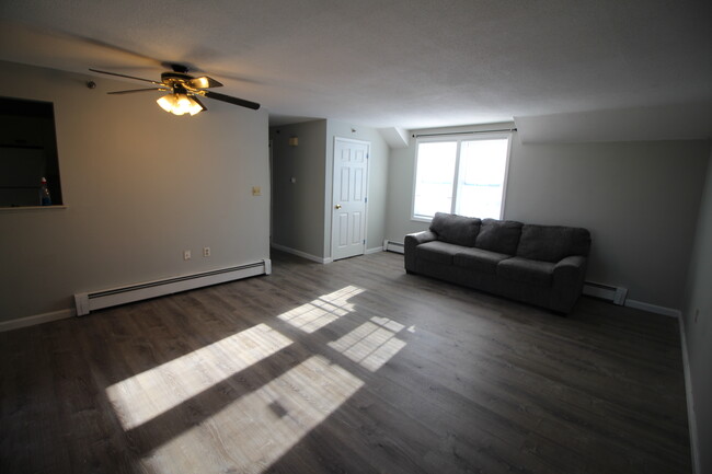 Building Photo - 49 Lantern Ln