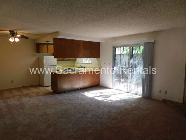 Building Photo - 3 br, 2 bath House - 5036 Sparrow Court