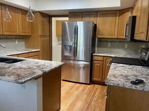 Building Photo - 1107 Hawkeye St