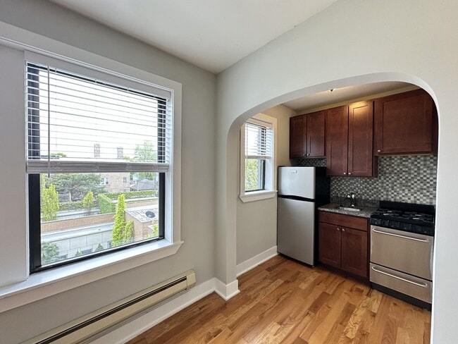 Building Photo - 4349 N Damen
