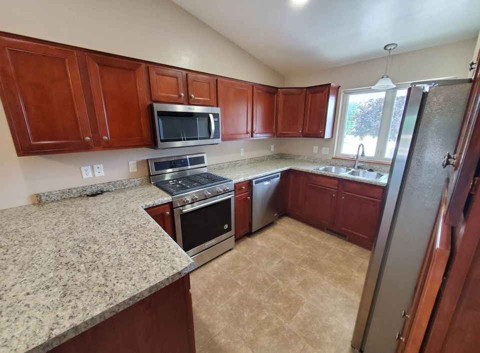 Kitchen - 1305 Trailside Ter