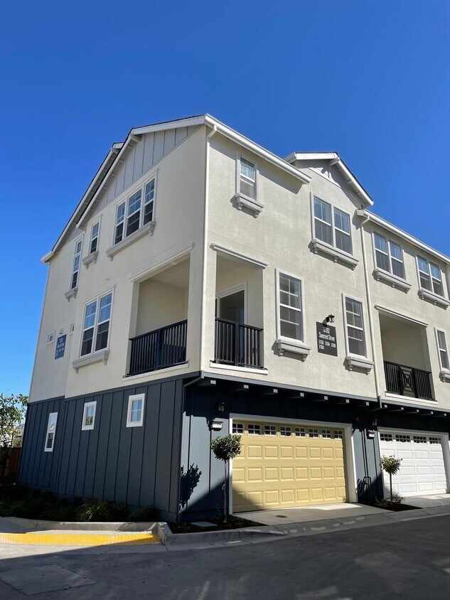 Foto principal - 37356 Suncrest St