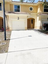 Building Photo - 285 River Bluff Ln