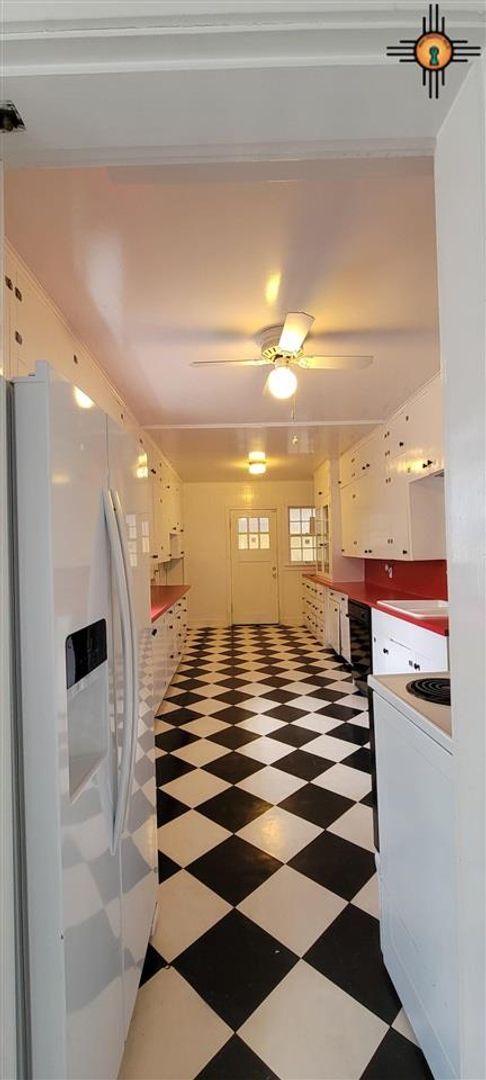 Foto del edificio - 901 W 14th St