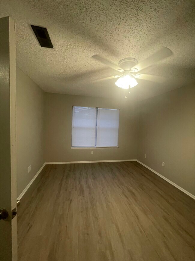 Foto del edificio - 622 Spirit Ct