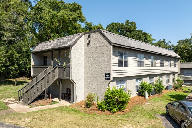 Building Photo - Hillcrest Estates