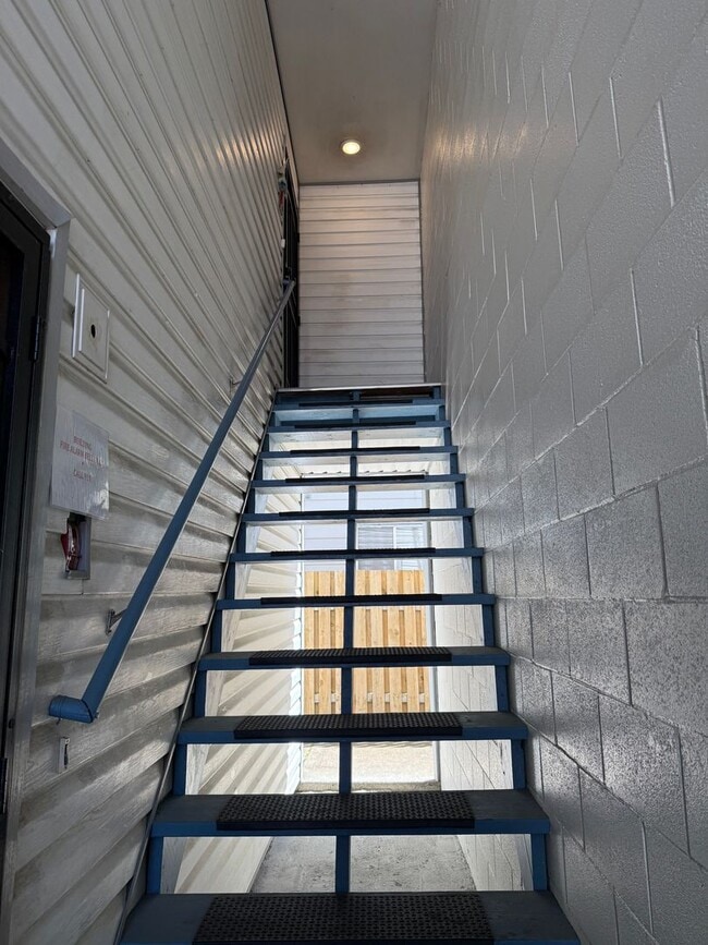 Building Photo - 1158000
