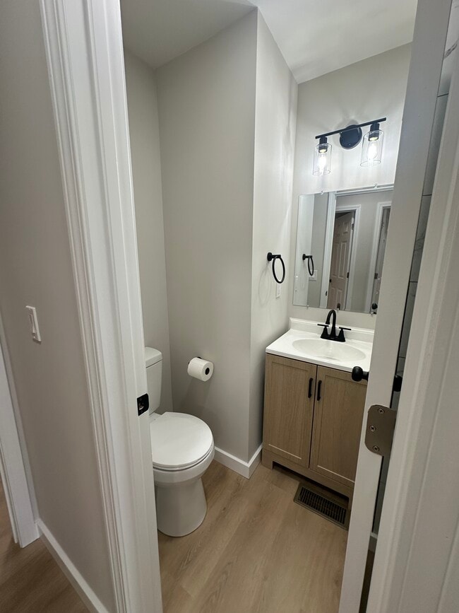 Building Photo - 102 Linda Dr