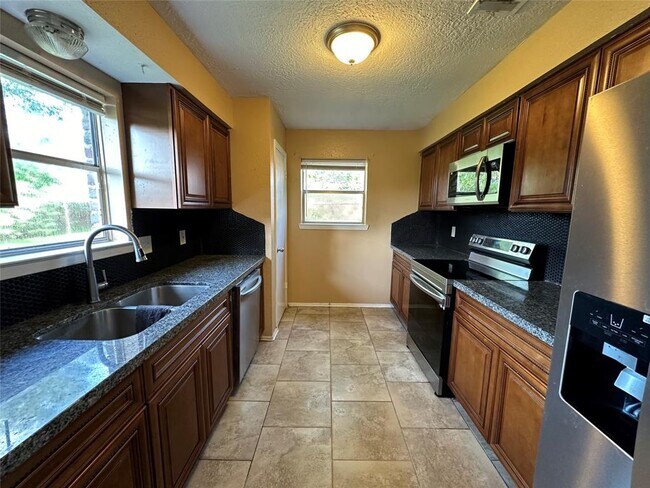 Building Photo - 8410 Garden Parks Dr