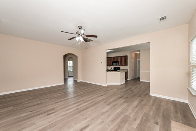 Foto del edificio - 4075 Whitfield Oak Way NE