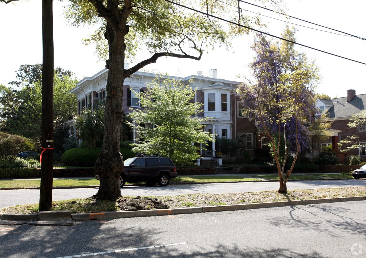 Building Photo - 205 S 5th Ave