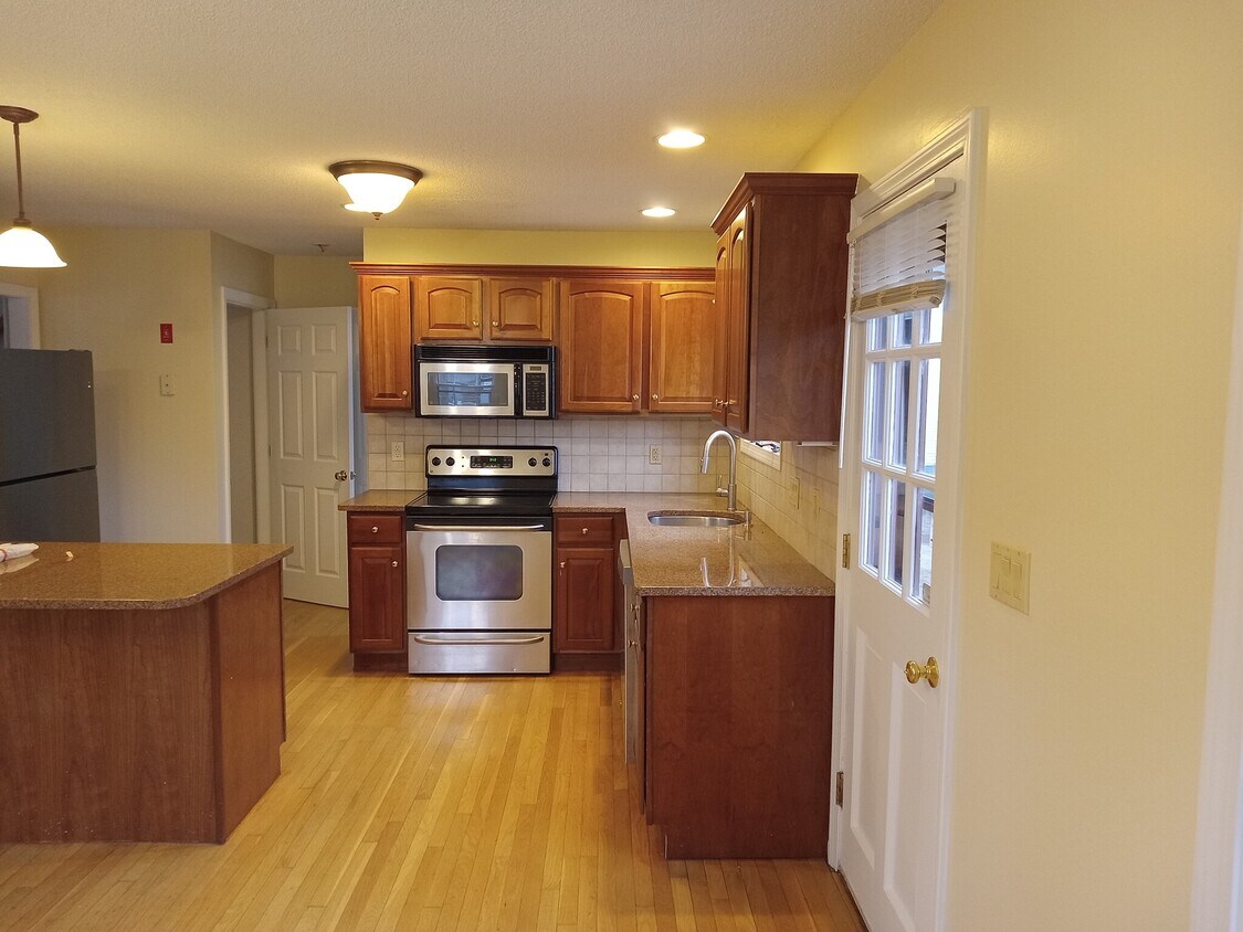 5 Oak St, Newton, MA 02464 Townhome Rentals in Newton MA