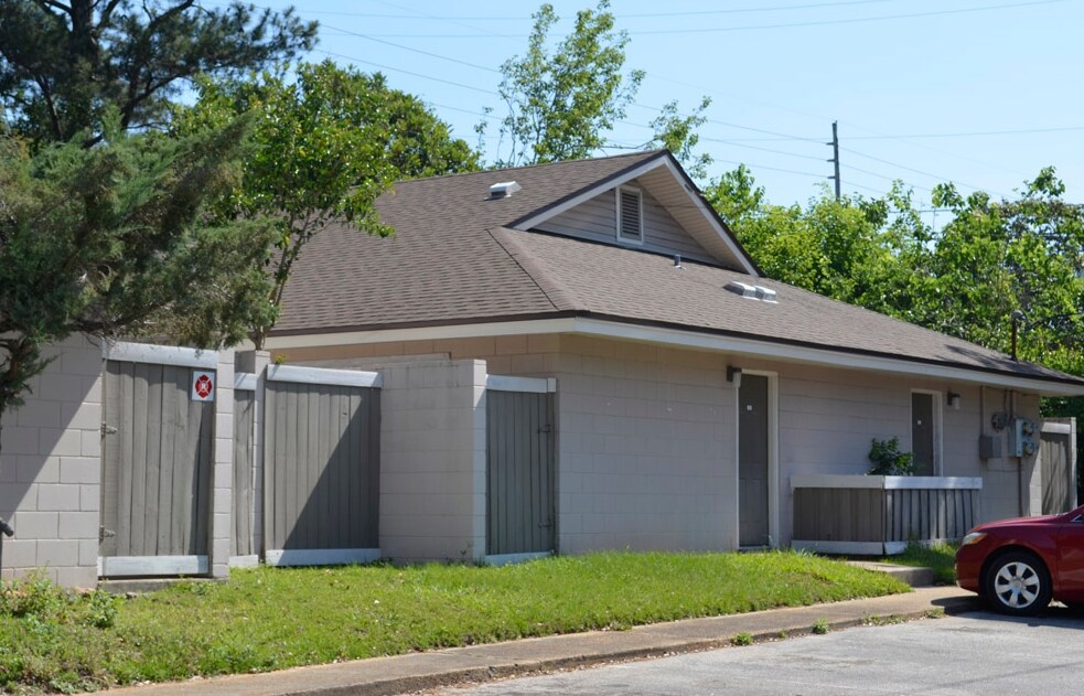 Tallahassee Student Housing The Village Apartments in Tallahassee