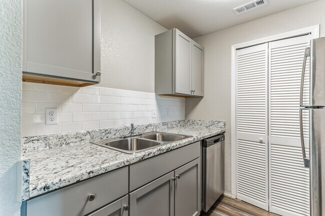 River Walk - Apartamentos renovados disponibles - Riverwalk