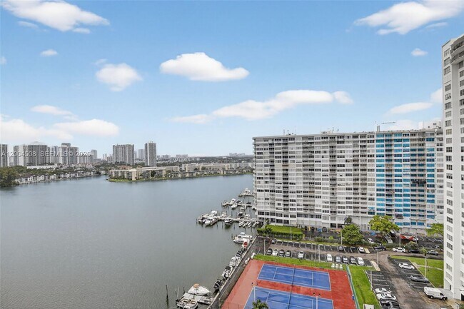 Foto del edificio - 2780 NE 183rd St