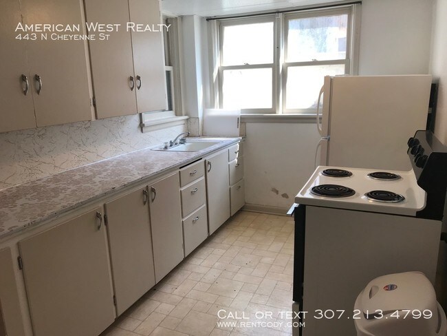 Building Photo - Basement apartment