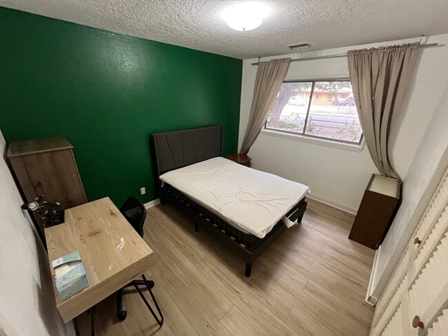 Building Photo - 708 Bursum Pl