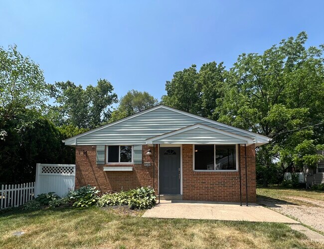 Building Photo - 2265 Wren Ave