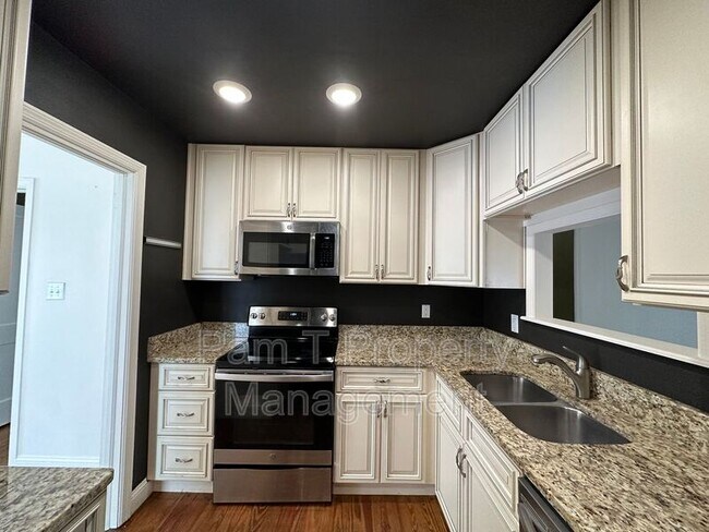 Building Photo - 2114 Causton Bluff Rd