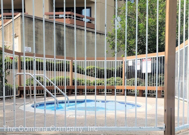 Building Photo - 2 br, 2 bath House - 7227 Navajo Road #210