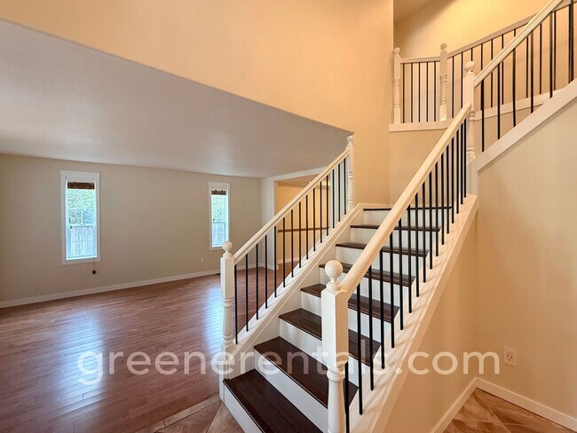 Foto del edificio - Beautiful 4BD/2.5BA West Olympia Home in Quiet Neighborhood