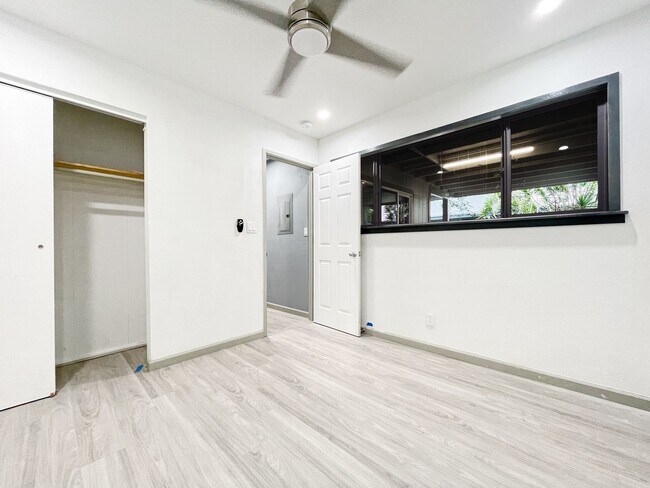 Foto del edificio - Recently Remodeled Pet Friendly Townhouse ...