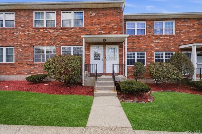 Foto del edificio - 276 Temple Hill Rd