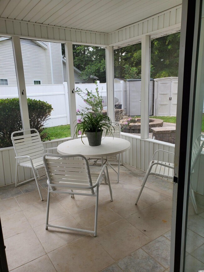 Foto del edificio - 9670 Middleton Ct