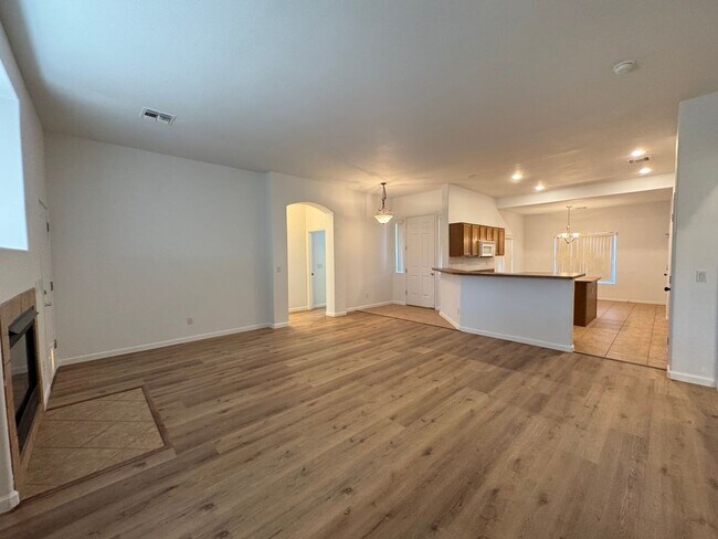 Foto del edificio - 3 Bed/2 Bath House with Boat Deep 3 Car Garage