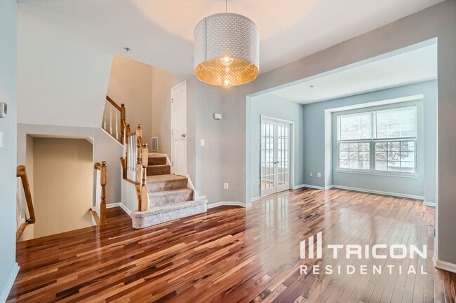 Building Photo - 8007 Apple Valley Dr