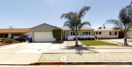 Building Photo - 5621 Mary Ln Dr