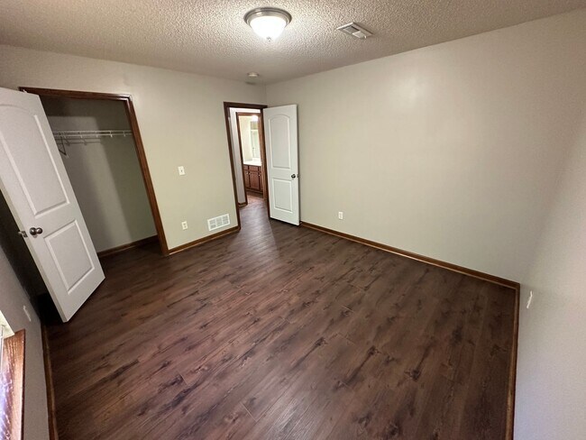 Foto del edificio - 2 Bed Single Level Duplex in Grain Valley