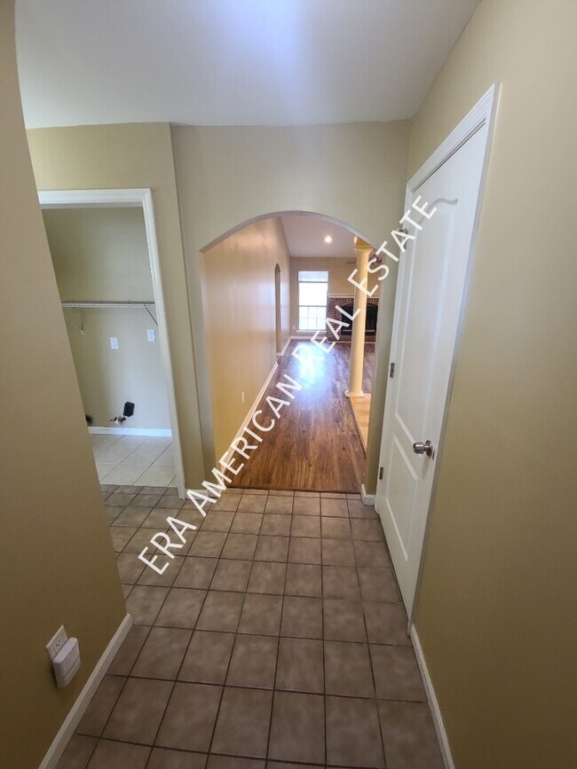 Building Photo - Pet Friendly!