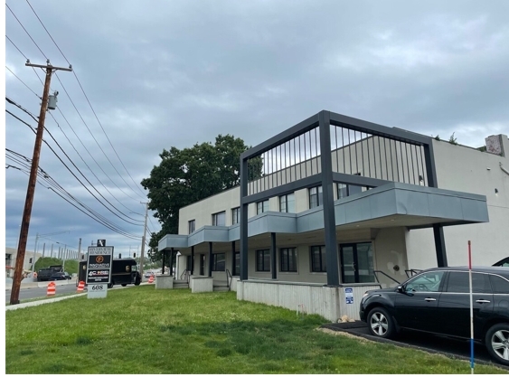 Foto del edificio - 608 Ferry Blvd