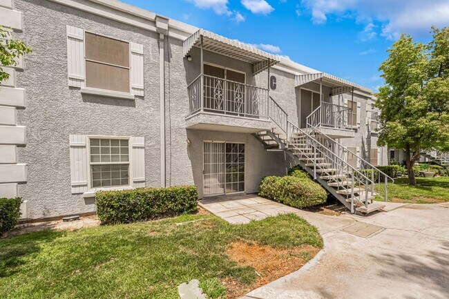 Foto del edificio - 2 Bedroom, 2 Bathroom Condo unit in a Gate...