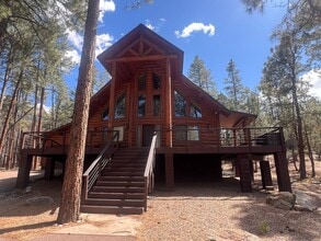 Building Photo - 1173 West Dr