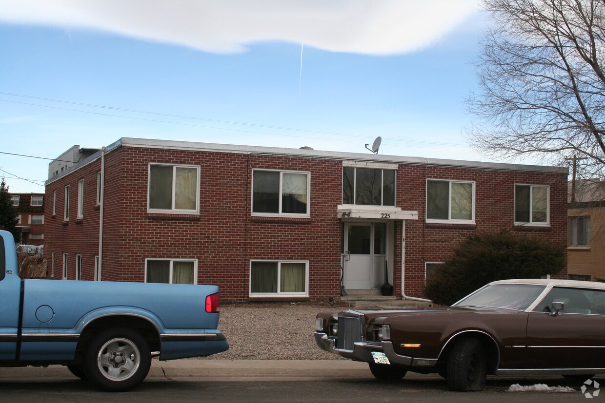 Building Photo - 225 Laurel St