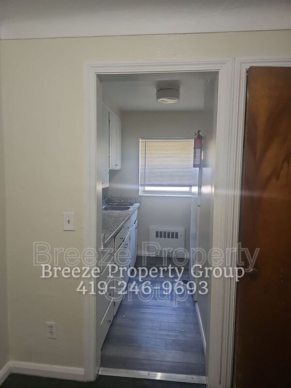 Foto del edificio - 2445 W Bancroft St