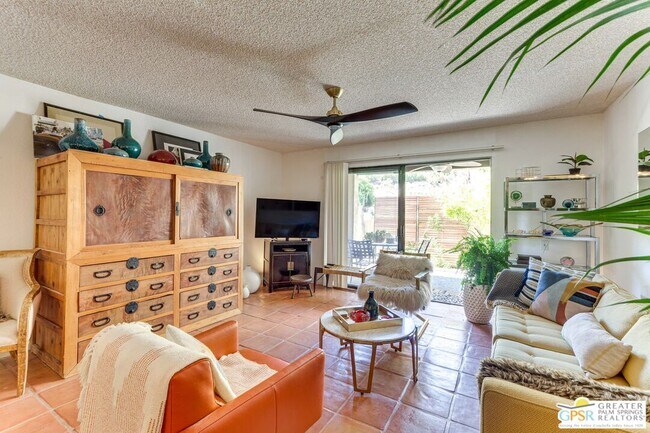 Foto del edificio - 2170 S Palm Canyon Dr