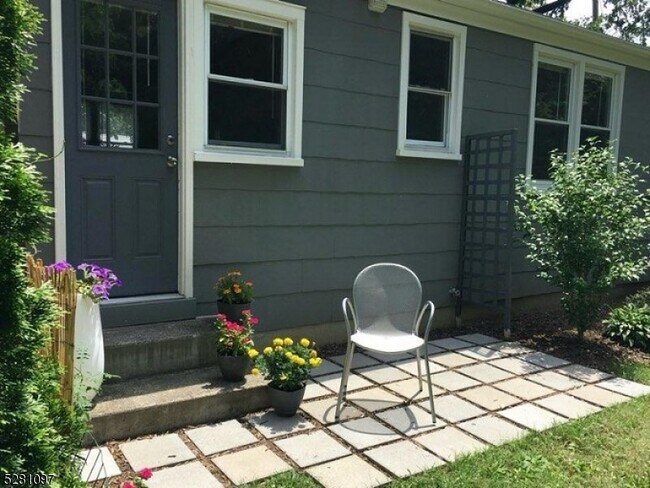 Foto del edificio - 27 Degraw Ave