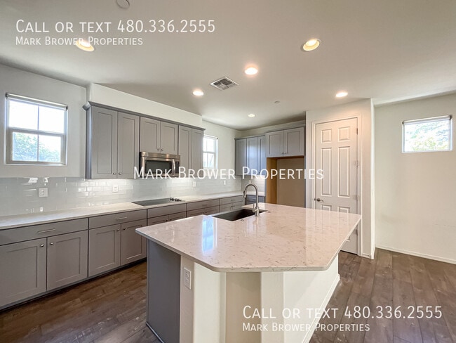 Building Photo - 4624 E Tierra Buena Ln