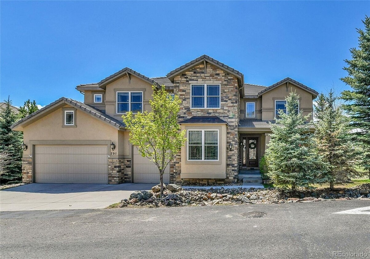 Primary Photo - Spacious Colorado Luxury Home with 3-Car G...