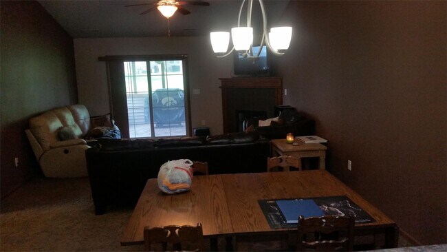 Building Photo - 256 Woodfield Dr
