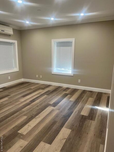 Foto del edificio - 5720a Old Sunrise Hwy