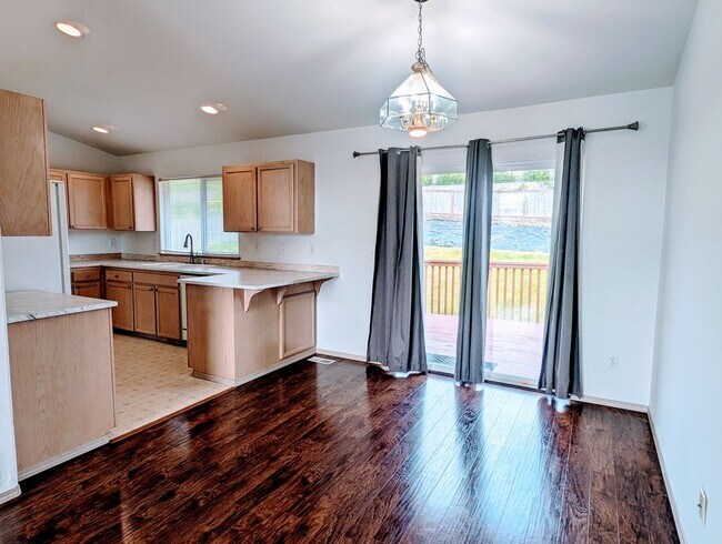 Building Photo - Now Available! Spacious 3-Bedroom Home wit...