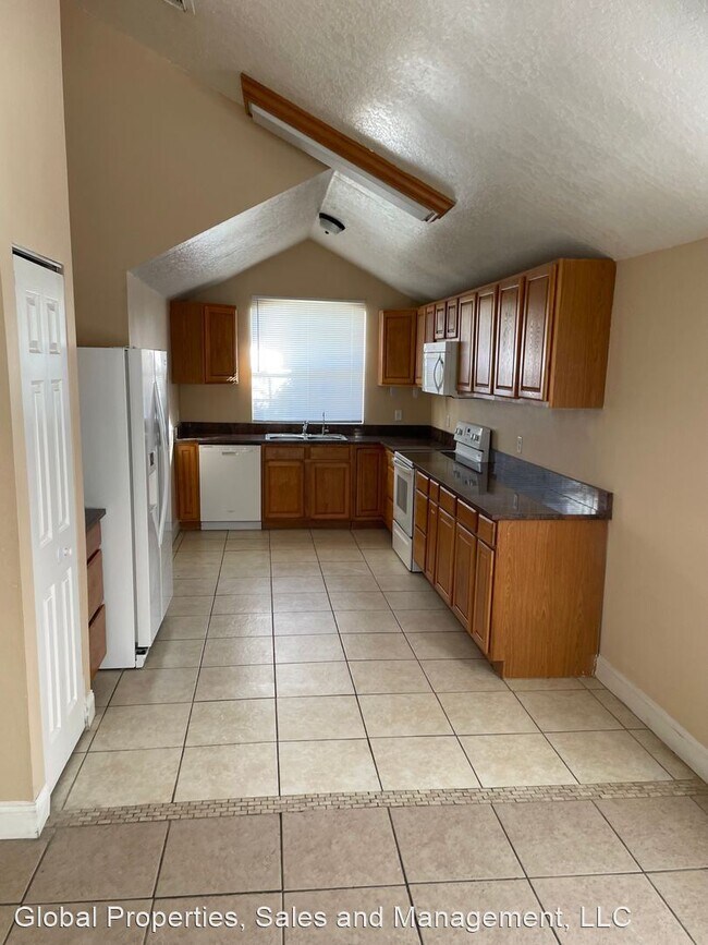 Building Photo - 4 br, 2.5 bath House - 2334 Carriage Run Road