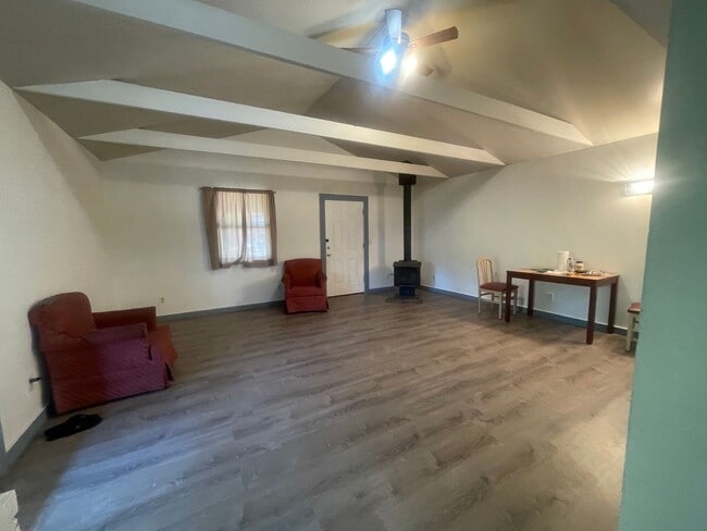 Foto del edificio - Cute Ranch style 3 bedroom home on an acre!