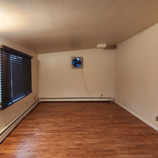 Building Photo - One Level Westside Ranch 4 bd, Single Garage