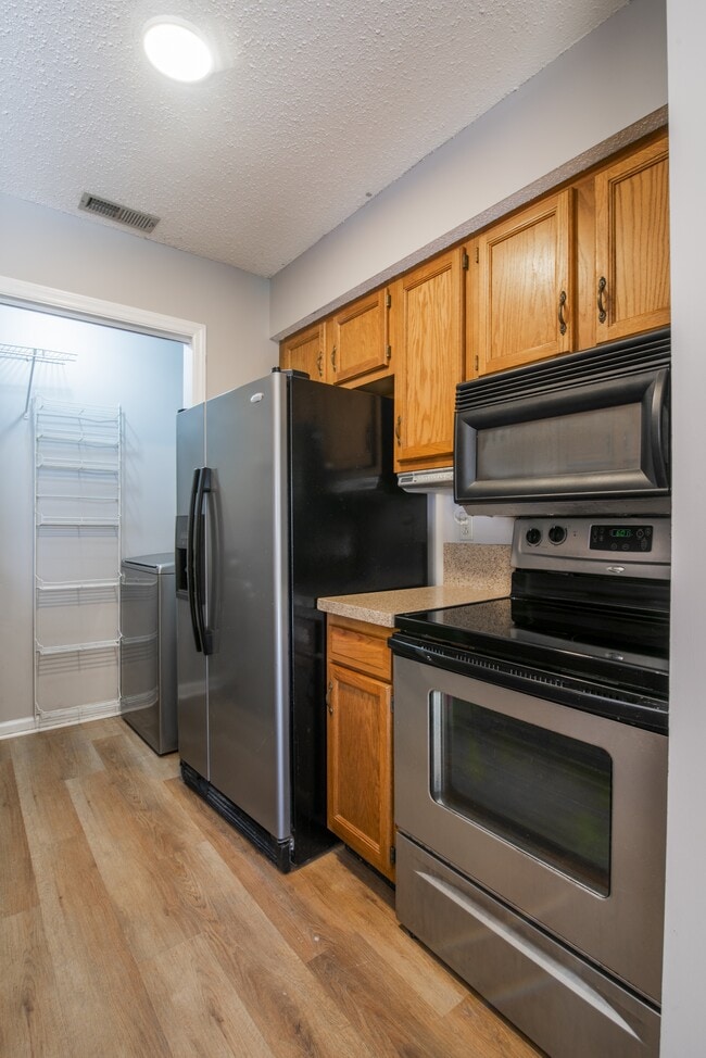 Foto del edificio - 8117 Tremaine Ct