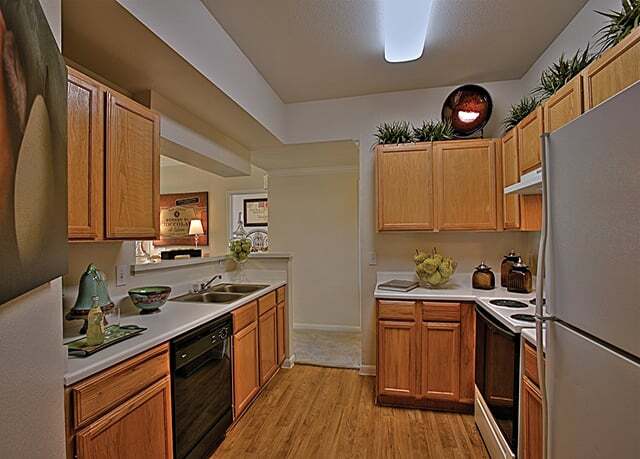 Building Photo - Hyde Park's Finest 2 Bed Apartment.